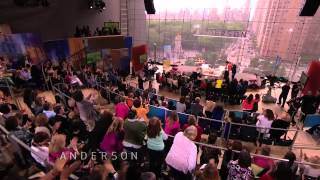 Famous Anderson Welcomes Mom Gloria on Mother's Day Show Wealth