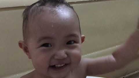 조카 목욕 시키는데...
