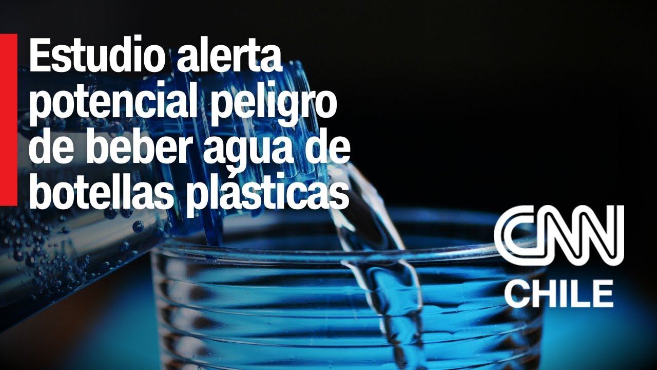 Estudio alerta potencial peligro de beber agua de botellas plásticas:  Experto explica las razones
