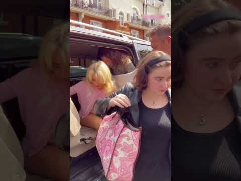 Sabrina Carpenter With His Sister