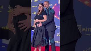 Y Juntos Como Esposos En Su Primera Alfombra