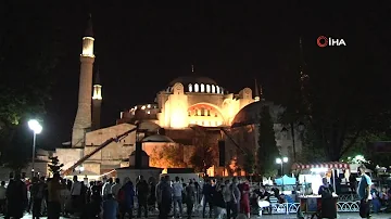 Ayasofya Camii'nde Ziyaretçi Yoğunluğu Gece de Devam Etti