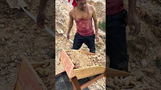 Perfect, the process of getting a lump of gold on the edge of the river, amazing #gold #vidioshorts