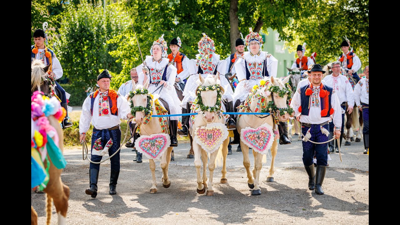 Jak sme žili slavnosťama - aneb radost, hrdost a veselost u nás v Hluku