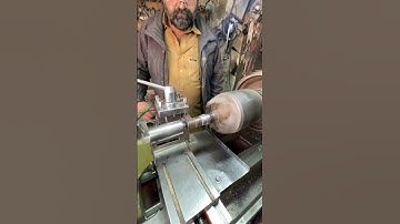 Hammer use in big shaft balance in lathe chuck