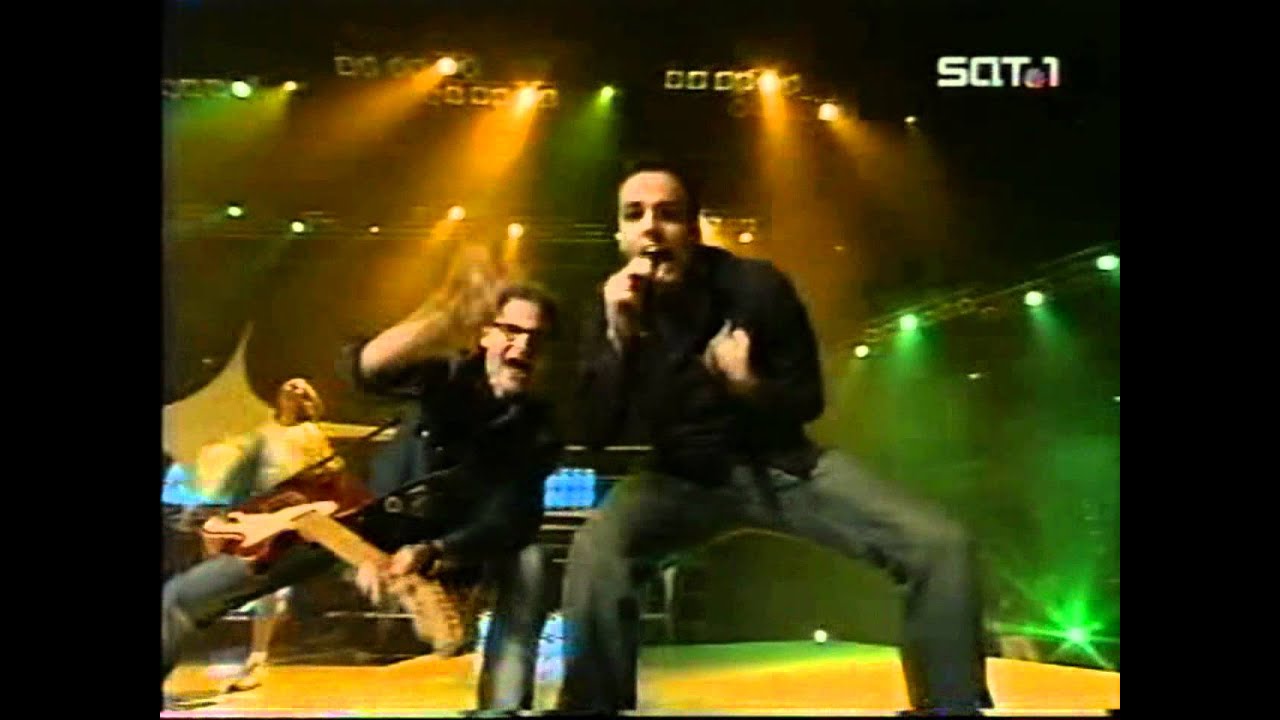 Band ohne Namen vs. Milka - Girl 4 a Day (Livepremiere @Popkomm 2002)