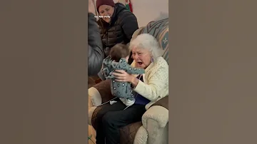 Grandma breaks down in tears meeting her great-granddaughter for first time ❤️❤️