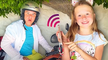 Nastya học cách nhận thông tin mới trong chuyến đi nghỉ hè! Câu chuyện du lịch cho bé