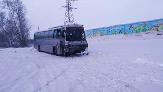 Автобус протаранил товарный поезд в Кемеровской области