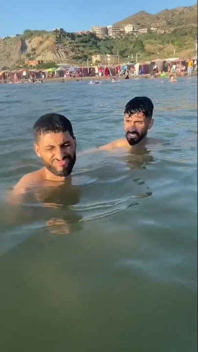 هذاك صحابك لى يدرها في البحر 😂😂