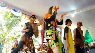 dolalak arum  sari  .joget kiprahan  lagu bojo  loro ??