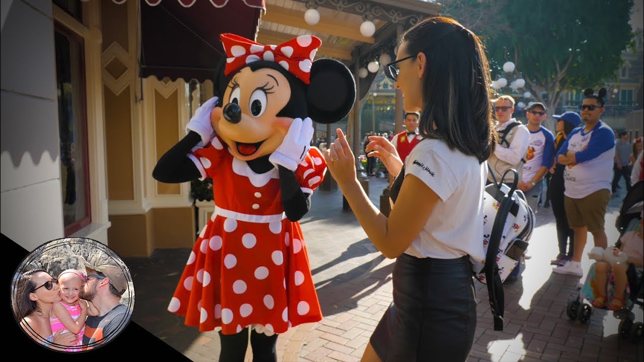 Minnie & Mommy go window shopping! | Disneyland vlog #85 - YouTube