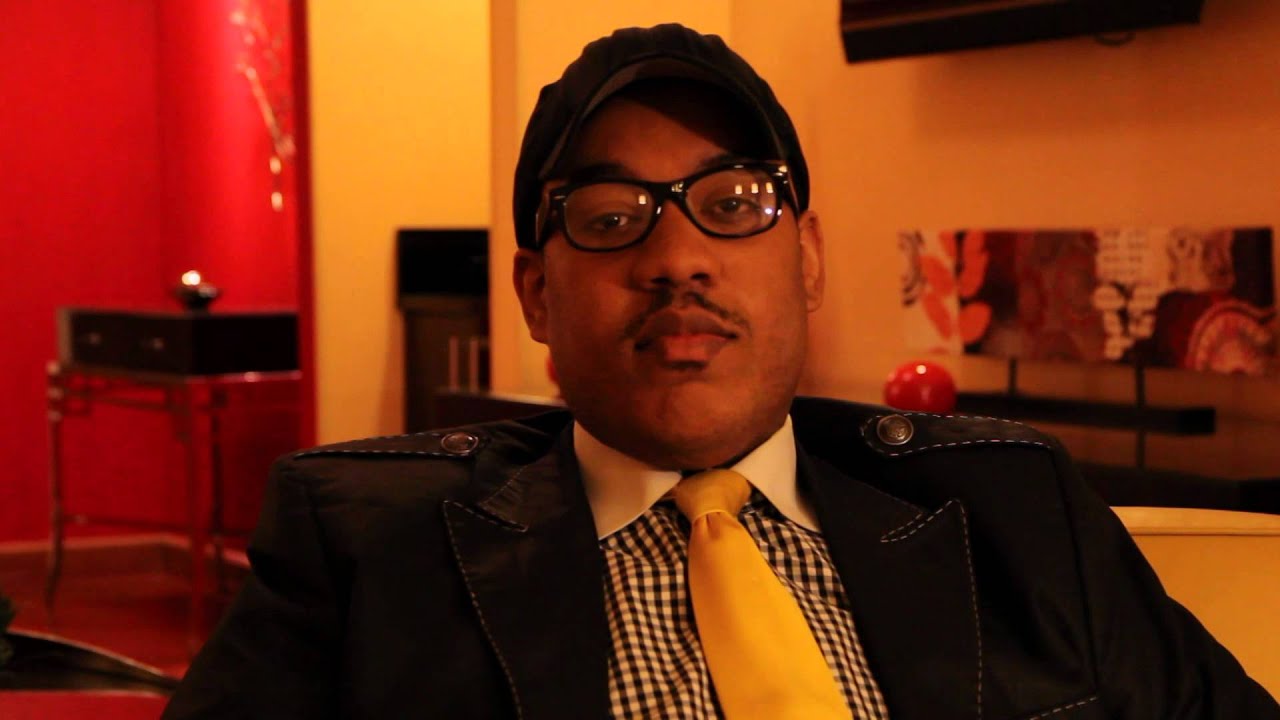 Sinegal announces his engagement YouTube
