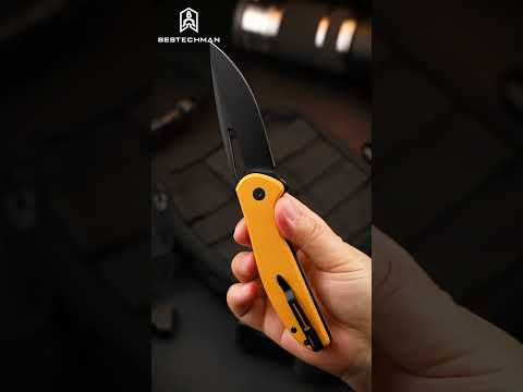 Look at this pop yellow & black Whalefin! Flipper and thumb hole for smooth deployment. 