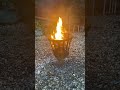 Un petit feu le soir tombant