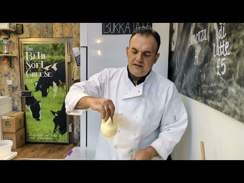 Video: Onko buffalo mozzarella sama kuin burrata?