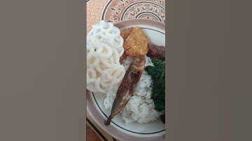 mantap makan lalapan daun singkong rebus#shorts