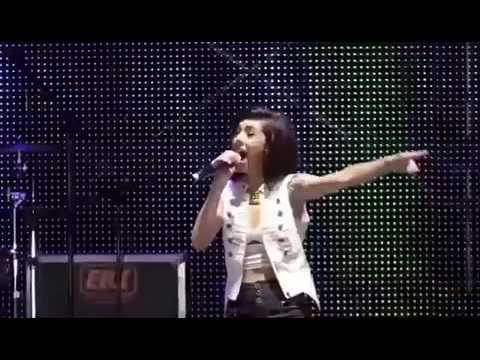 Christina Grimmie performs "Wrecking Ball"