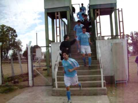 El Deportivo Winifreda ingresa al campo de juego
