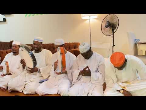 شي عجيب في غرامك اداء المادح منذرالبلك والمجموعة