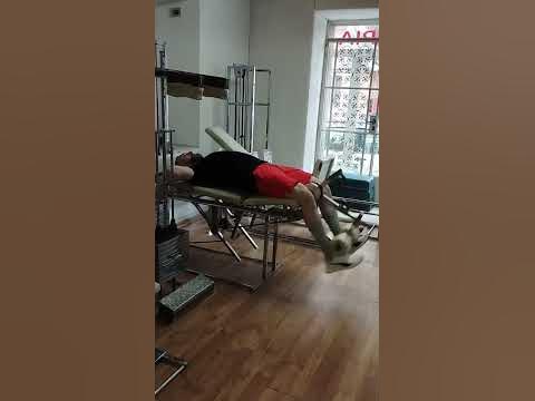 Разгибание голени в тренажере лежа - YouTube
