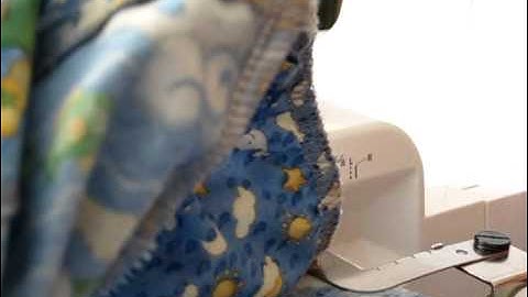 Serger Pillow Easy and Quick - Part 2_0001.wmv