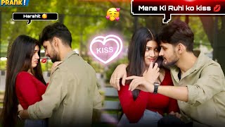 Kiss Prank On Ruhi ❤️🤭|| Mene kiga Ruhi kiss🥰|| The Akshu