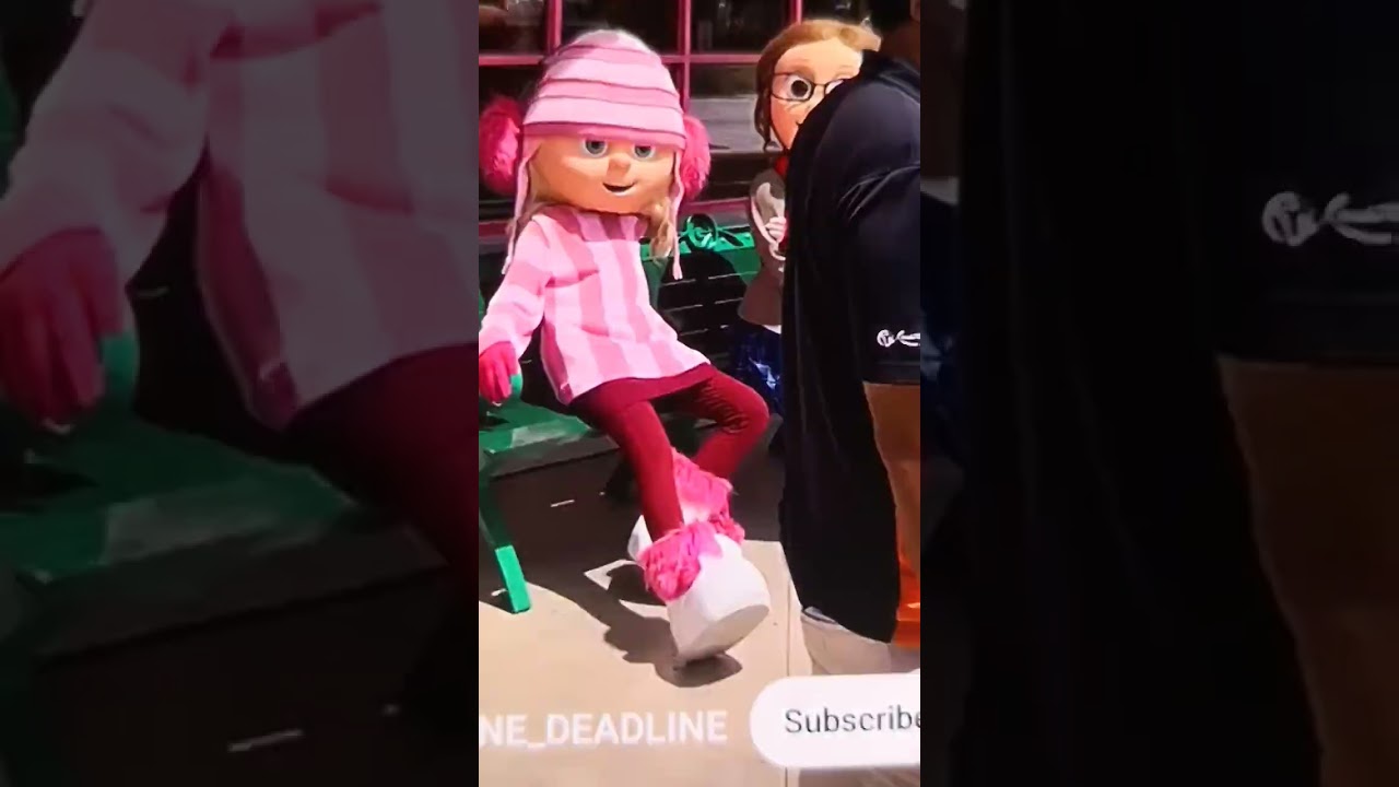 Minion Land Universal studios singapore Despicable Me Christmas Edith