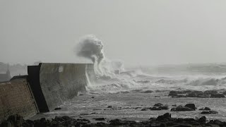 Storm Nelson: high waves sweep over Brittany coast | AFP