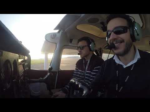 Video: Cómo hacer un circuito en un Cessna 150 (con imágenes)