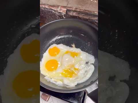 <strong>煎</strong>鸡蛋🍳翻面的技巧越来越好了🤣 #계란후라이
