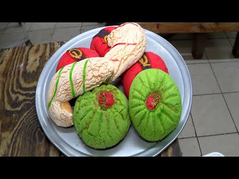 Houston's viral conchas: How they're made at La Hacienda Bakery - YouTube