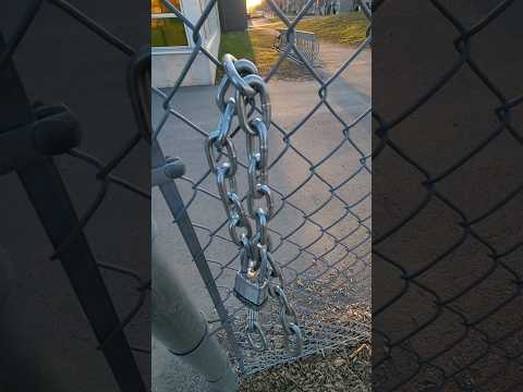 Swinging Chaine On Fence Sounds 