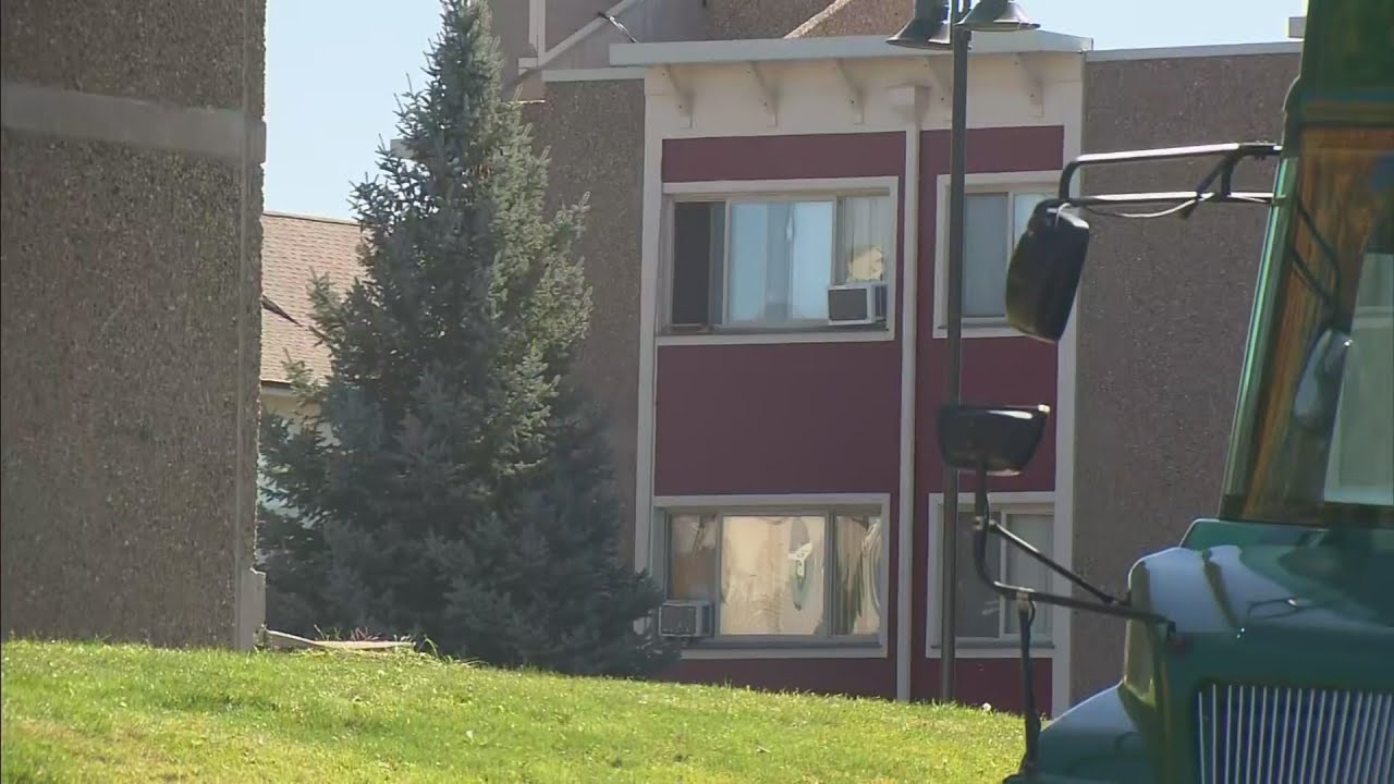 Residents in Thornton apartment building without heat - again