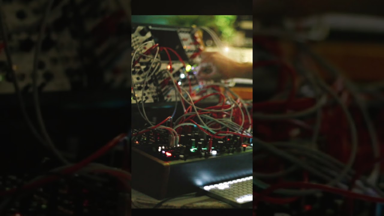 Eurorack synth sequences with piano melodies // electronic music
