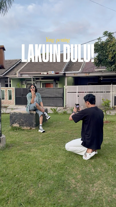 Foto model pake HP tanpa edit