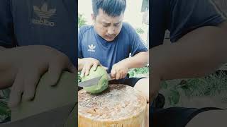 ?skill of cutting coconut with stainless knife. #shorts #knife #coconut #reels #style