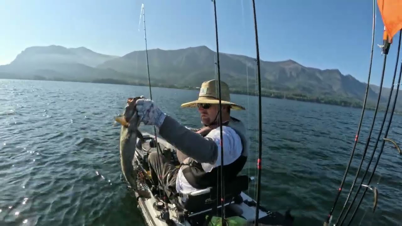 Columbia river Kayak fishing | BIG morning small mouth bass