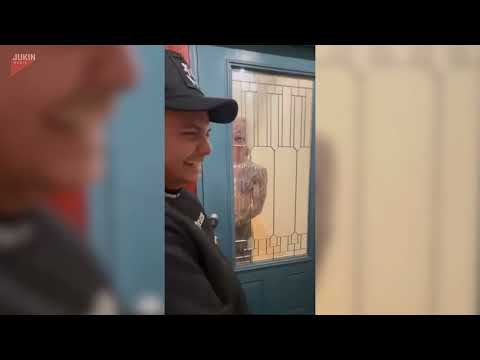 Brother Gets Emotional When Man Returns Home After 3 Years - 1793391