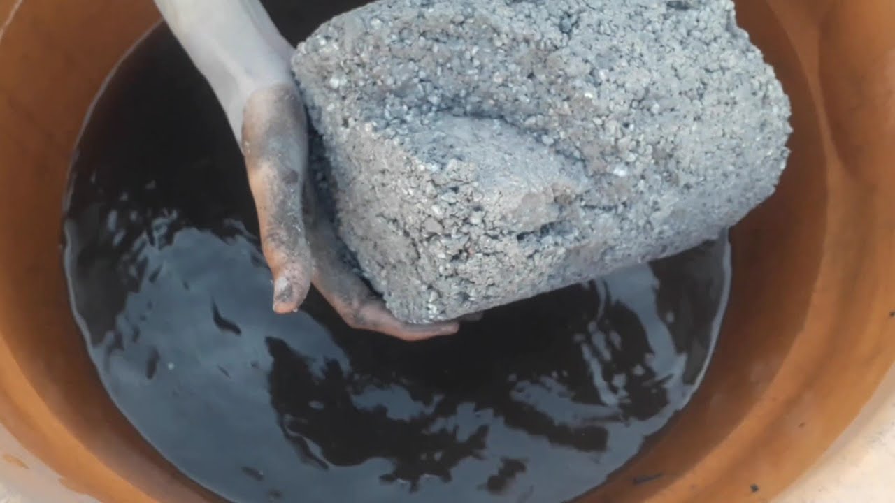This new video 🖤😋📸huge black charcoal buckets crumbling in water 💦💦+dry ASMR crumbling video 😴🔥