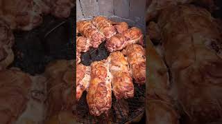 طهي دجاج البايلا علي طريقة القرية مع ثوم طازج وبصل في برميل الحطب طريقة سهلة وسريعة