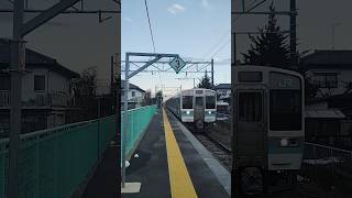 JR東日本長野支社の大糸線の柏矢町駅に普通列車信濃大町行きが柏矢町駅に到着する