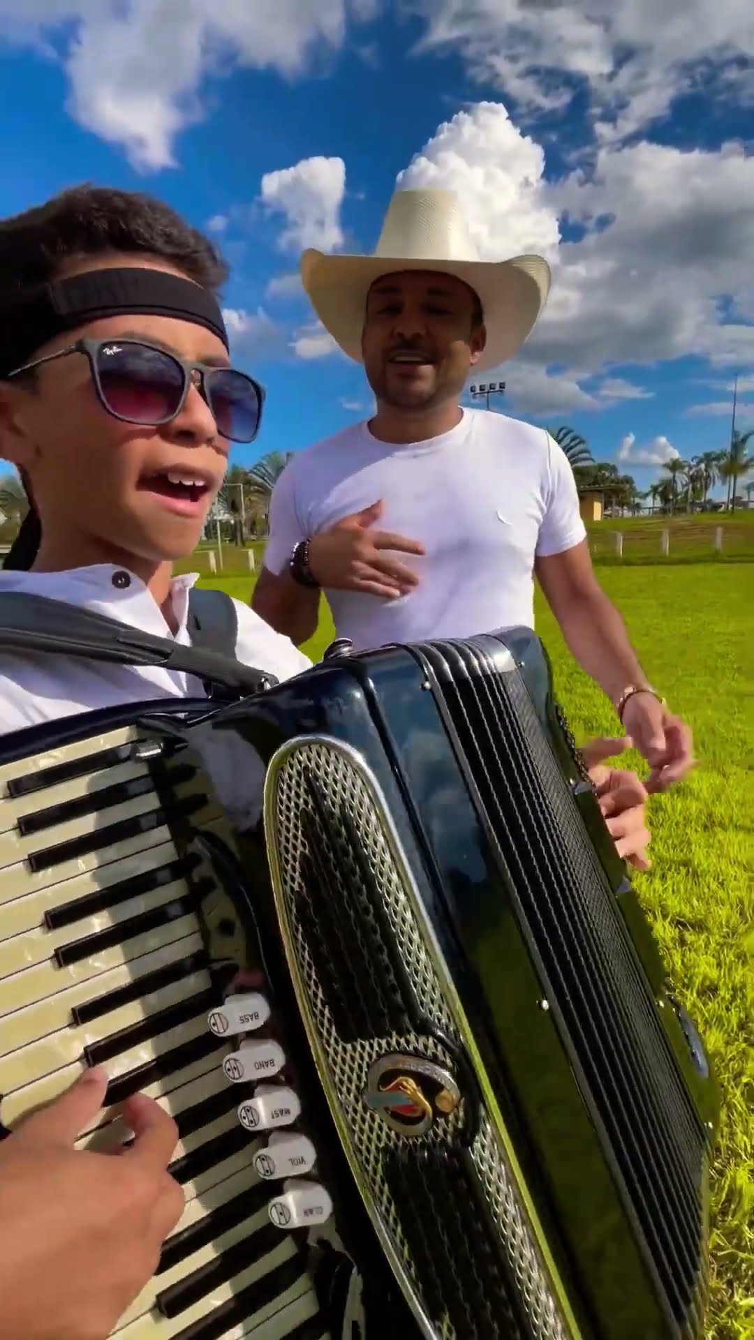 A mulherada já chegou pra dançar sucesso #boanoiteee #leaozinho #leãozinho #musica