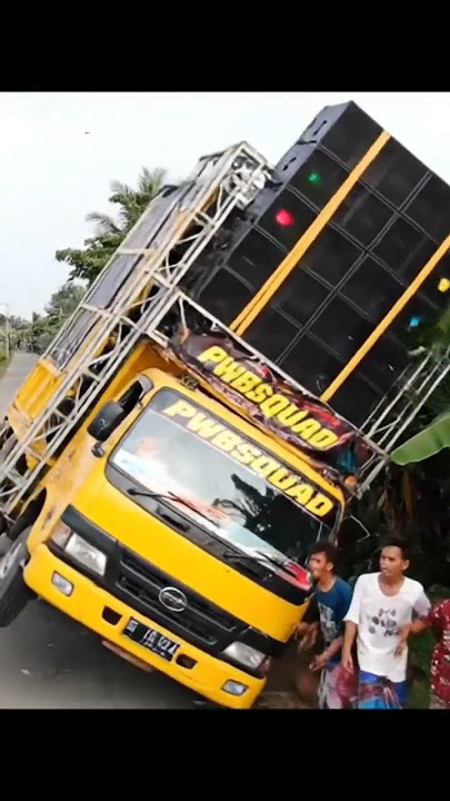 Sound horeg oleng #funny #automobile #viralvideo #soundhoreg #soundsystem #karnaval #ai #kampung