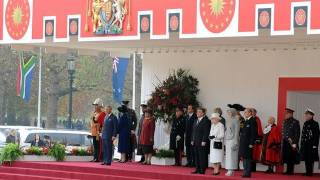 Cumhurbaşkanı Gül, Kraliçe 2. Elizabeth Tarafından Resmî Törenle Karşılandı - 22.11.2011