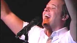 Video thumbnail of "André Valadão - Porque Ele vive"