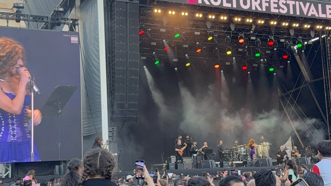 مريام فارس ترقص عراقي مع فتاة عراقية في ستوكهولمMeriam Fares Iraqi dance in Stockholm 