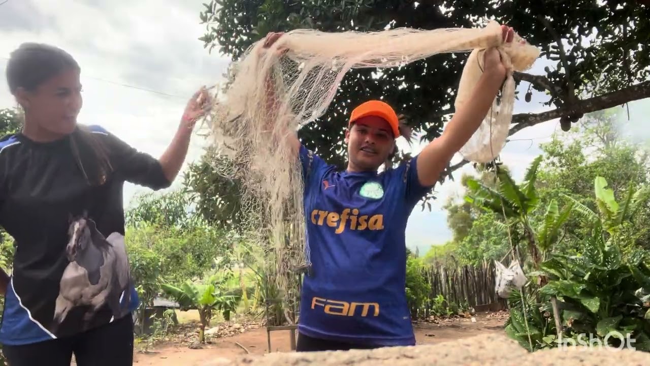 Olha o que Daiane e Jaqueline acharam quando foram pescar