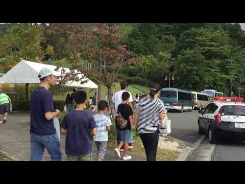 但馬牧場公園 但馬牛まつり次々とやって来るシャトルバス