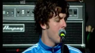 Arctic Monkeys - Fake Tales of San Francisco - Live at T in the Park 2006 [HD] Resimi